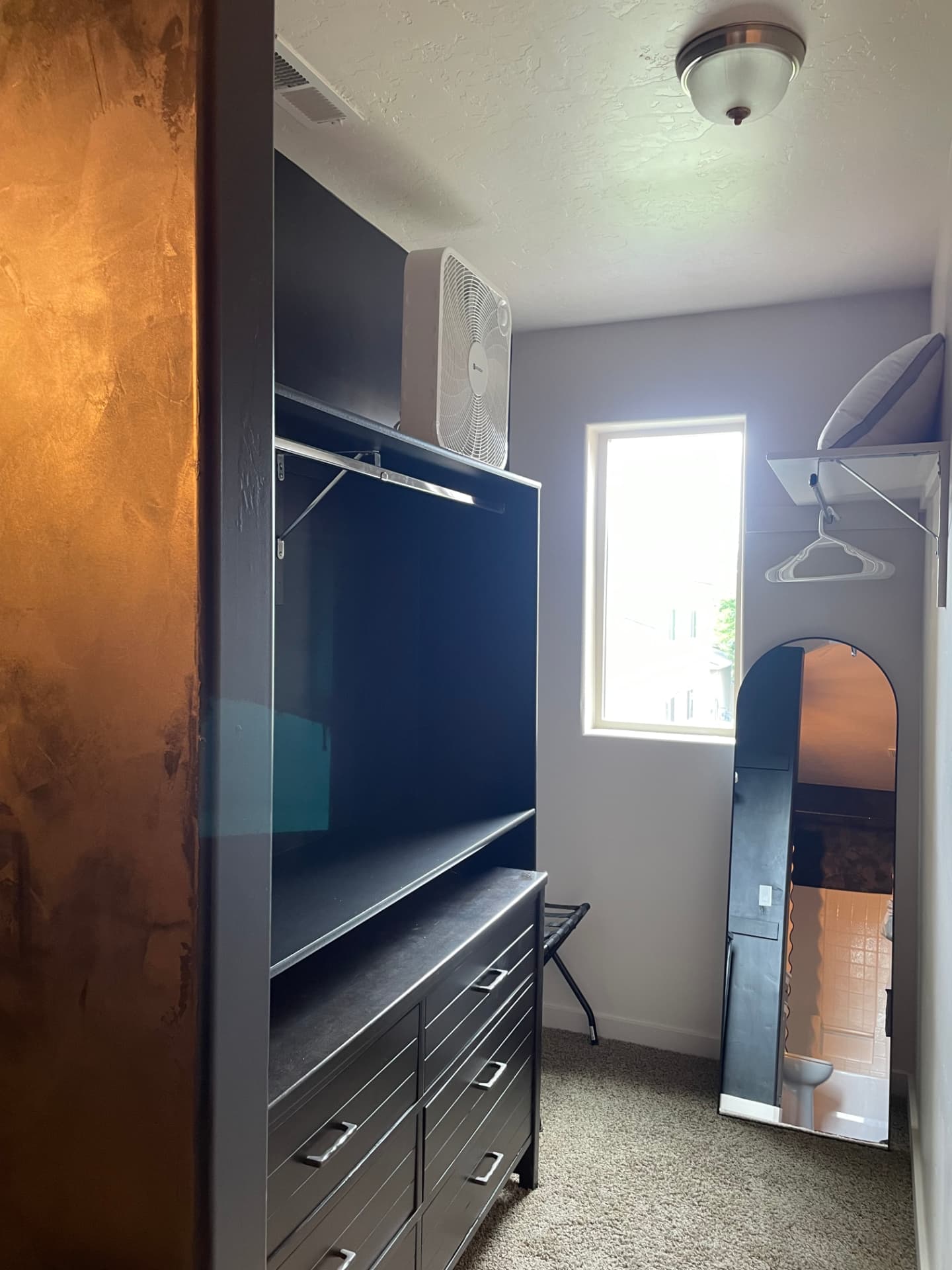 Noir Venetian finished interior — image 4