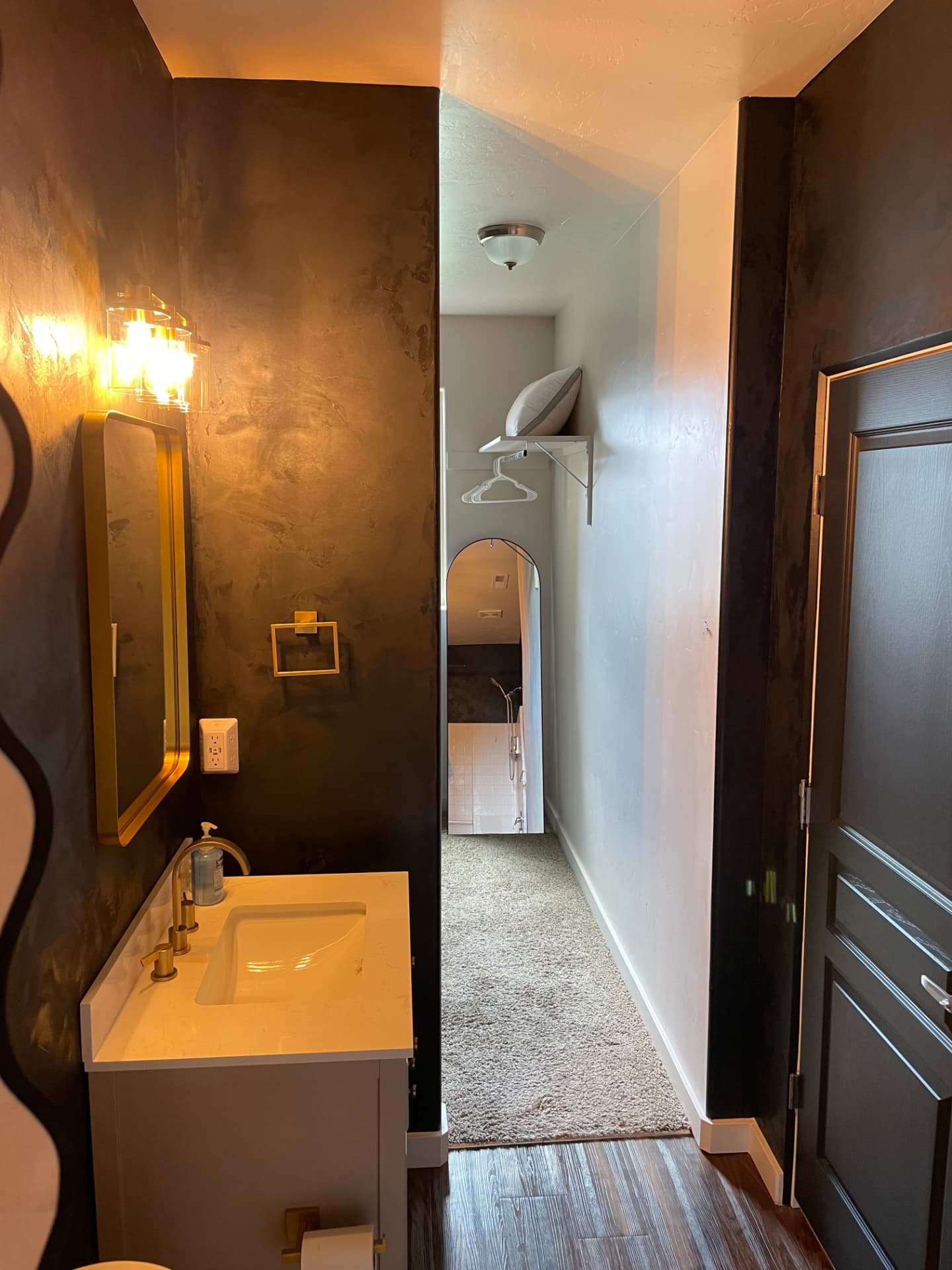 Noir Venetian finished interior — image 1