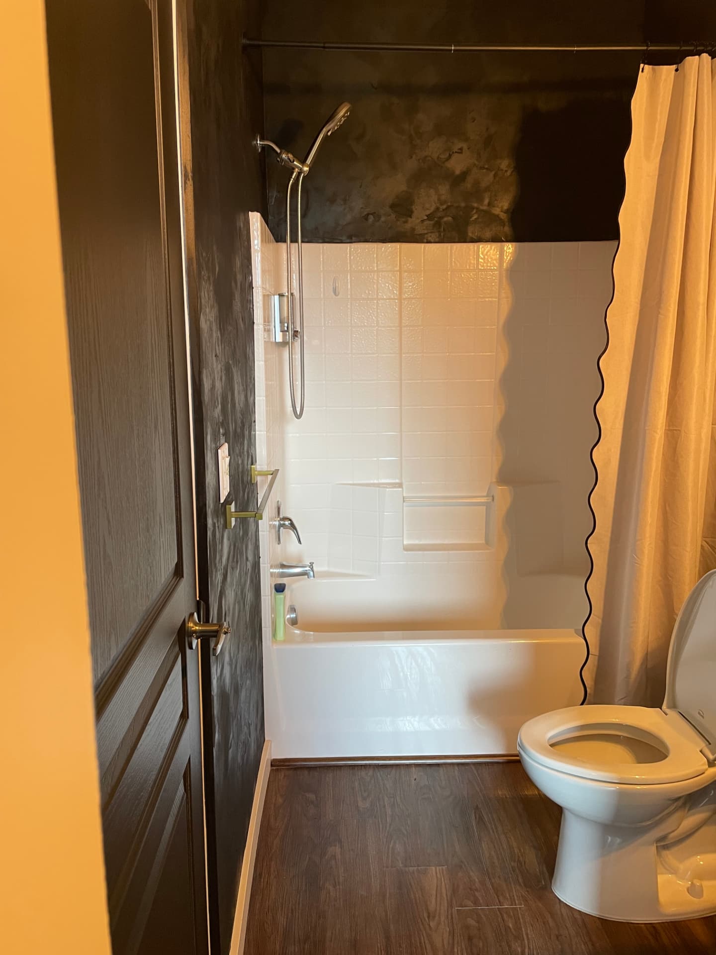 Noir Venetian finished interior — image 3